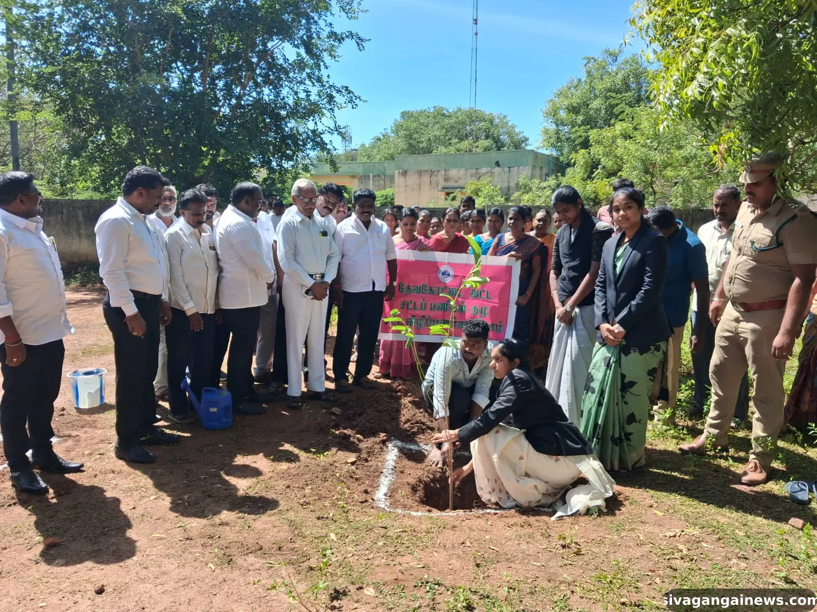 தேவகோட்டை நீதிமன்ற வளாகத்தில் சட்ட  விழிப்புணர்வு
