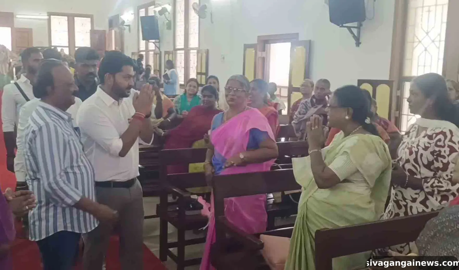 வாக்களித்த கிறிஸ்தவ மக்களுக்கு தேவாலயம்  சென்று நன்றி கூறிய அமைச்சர்