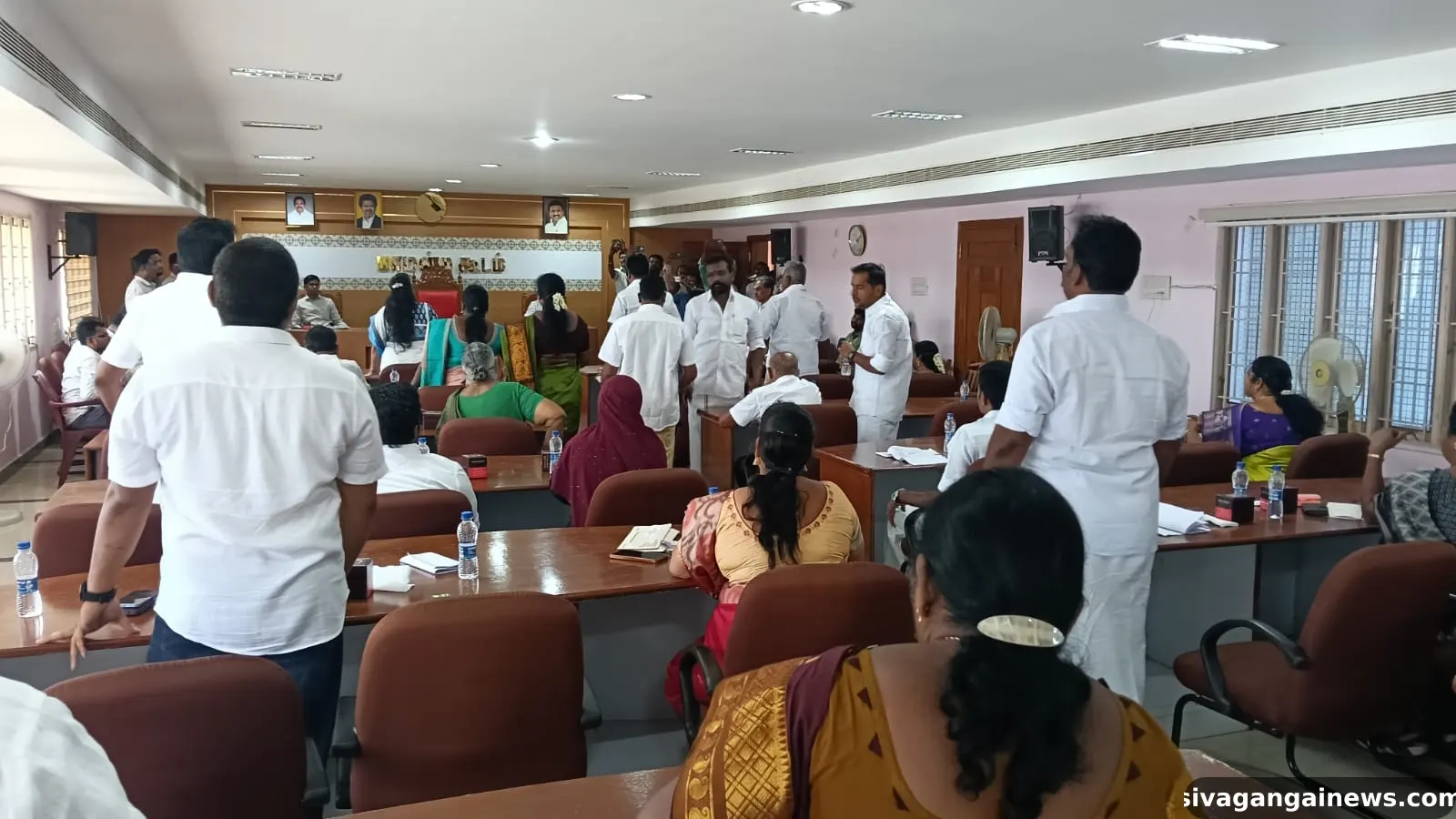 வாக்குவாதம், கூச்சல் குழப்பத்துடன் தொடங்கிய காரைக்குடி மாநகராட்சி மன்ற கூட்டம்