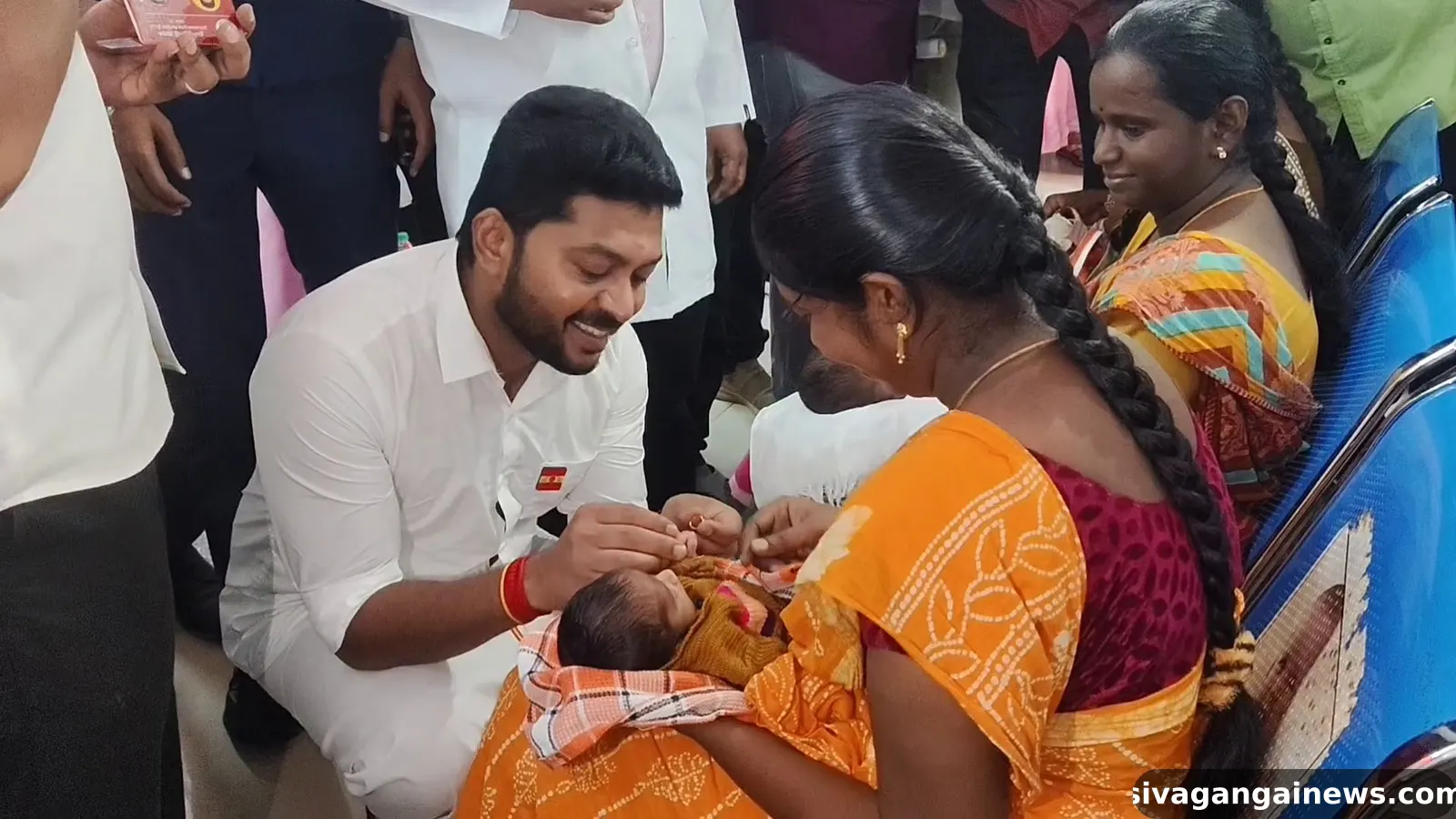 தங்க மோதிரம் வழங்கிய அமைச்சர் டாக்டர் டி.கே. பிரபு